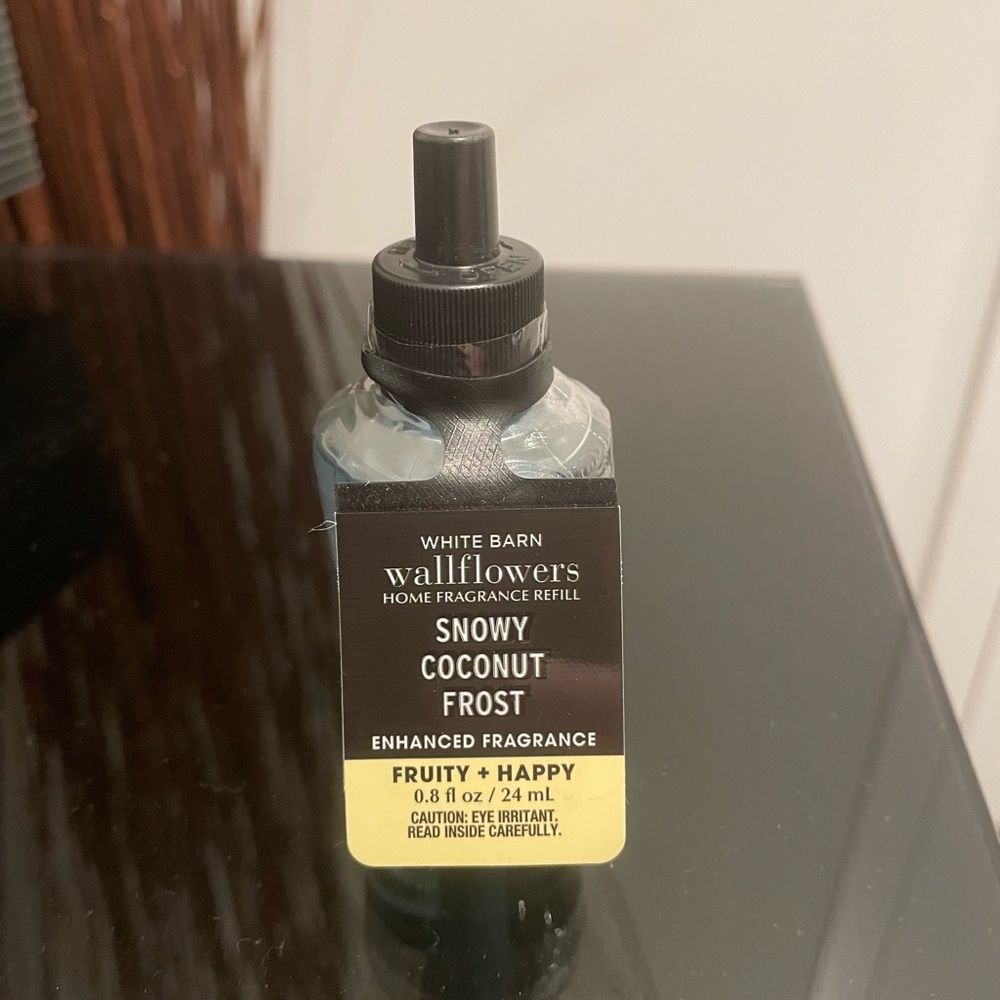 White Barn Snowy Coconut Frost Fragrance Refill - Black